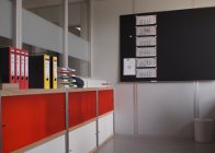 Büro 3 mit  magnetischerTafellackplatte in schwarz